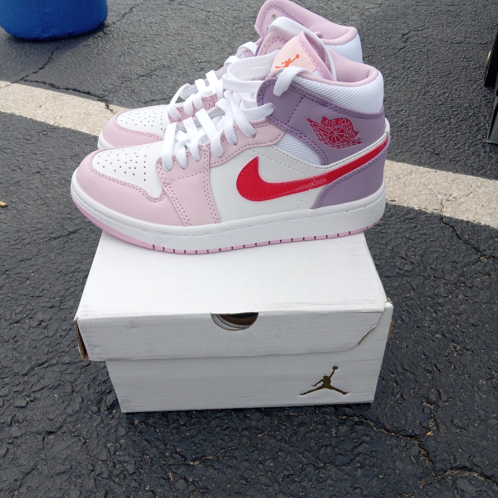 Air Jordan 1 Mid, Valentine's Day